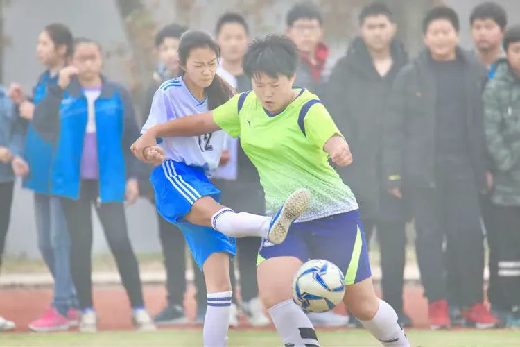 中国女足精神抖擞，冲刺比赛冠军