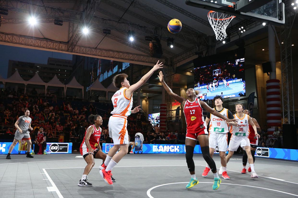 国际篮球赛事上球员们展现出色状态