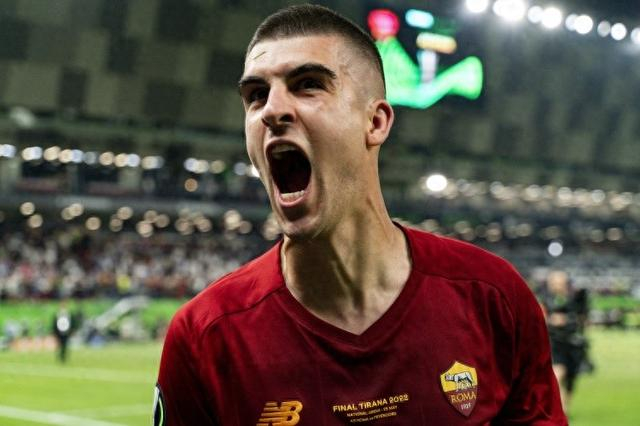 罗马后卫坚守阵地，力保球队领先优势