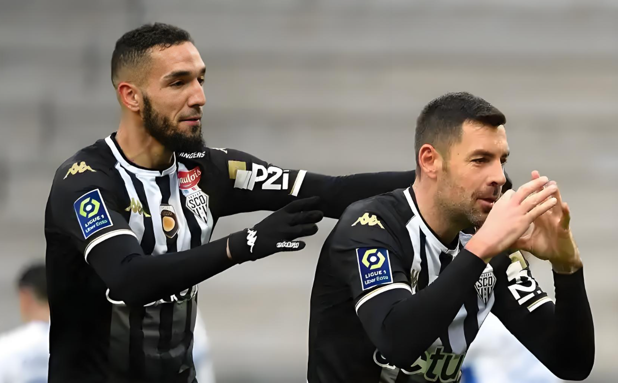 开云体育登录-里尔主场大胜南特，升至联赛第二位