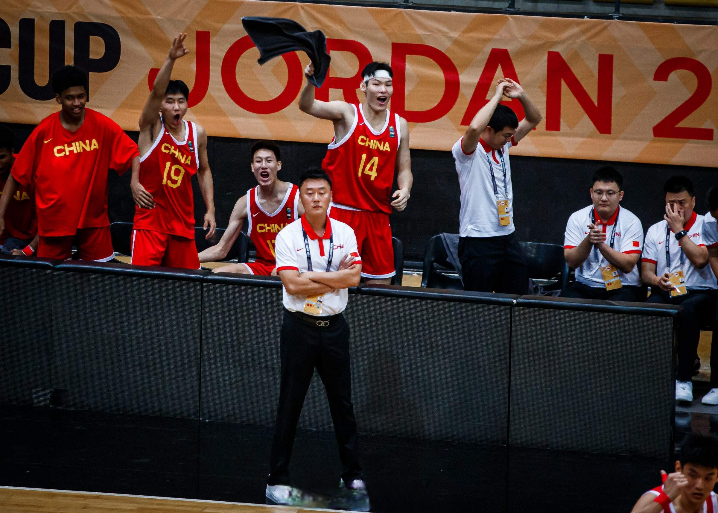 篮网取得连胜,逐渐跻身前八 篮网取得连胜,逐渐跻身前八