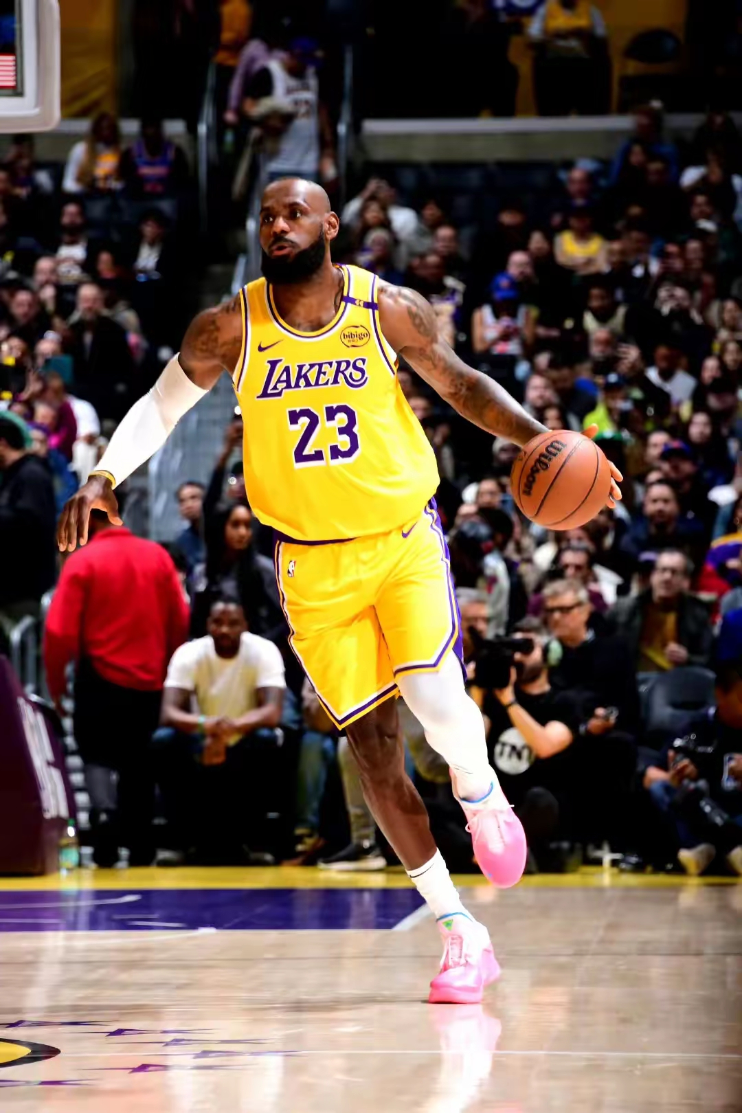 开云体育登录入口-NBA球星连续砍下高分，成为焦点人物