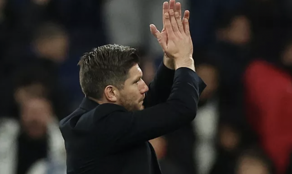 摩纳哥主场胜利后球员欢庆，激动不已